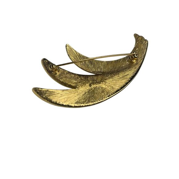 Signed Monet Statement Vintage Brooch Pin Enameled Red Goldtone 1.5" x 2.75" - Picture 5 of 6